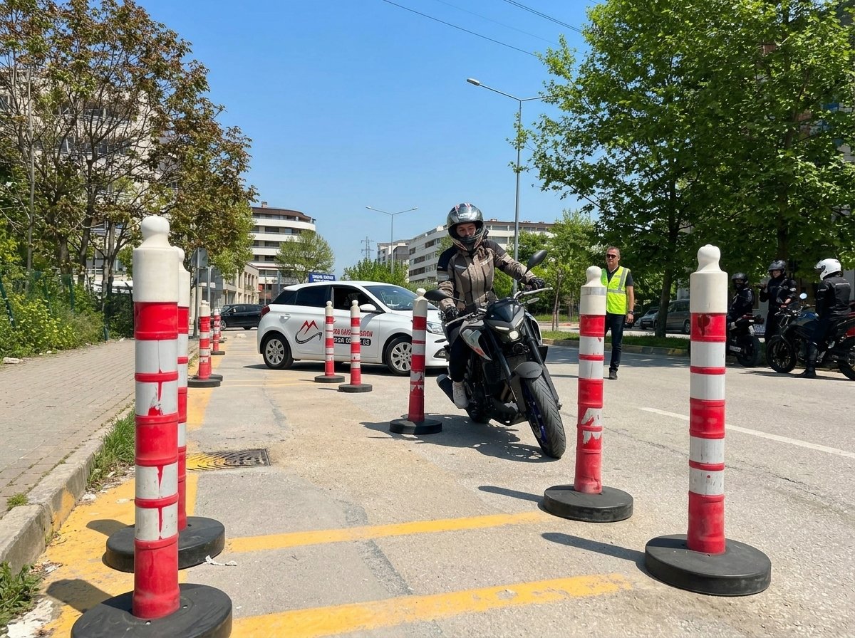 Bursa Metro Sürücü Kursu Honda CB500F